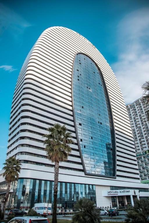 Ng Premium Apartments In Alliance Palace Batumi Exterior photo